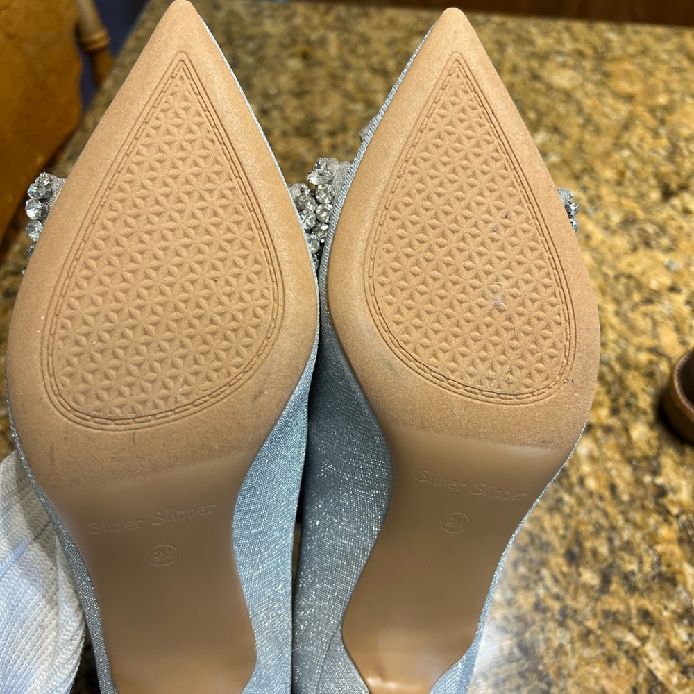 Women's Silver Heels with Bow Detail - Picture 8 of 9